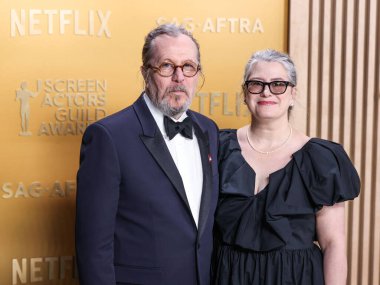Gary Oldman ve eşi Gisele Schmidt, 23 Şubat 2025 'te ABD' nin Kaliforniya eyaletinin Los Angeles kentindeki Shrine Auditorium ve Expo Hall 'da düzenlenen 31..