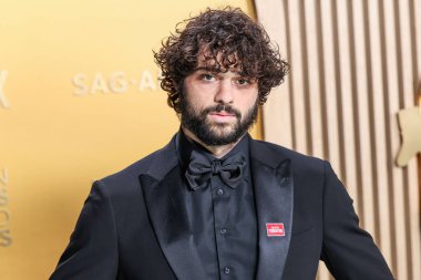 Giorgio Armani giyen Noah Centineo, 23 Şubat 2025 'te ABD' nin Kaliforniya eyaletinin Los Angeles kentinde düzenlenen Shrine Konser Salonu ve Fuar Salonu 'nda düzenlenen 31..