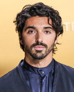 Giorgio Armani giyinen Taylor Zakhar Perez, 23 Şubat 2025 'te ABD' nin Kaliforniya eyaletinin Los Angeles kentinde düzenlenen Shrine Konser Salonu ve Fuar Salonu 'nda düzenlenen 31.