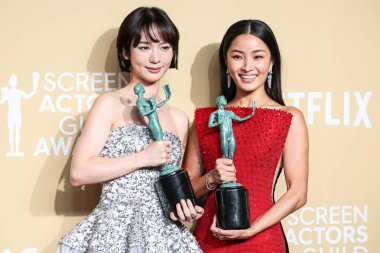 Moeka Hoshi ve Anna Sawai, 'Shogun' için bir Drama Dizisi 'nde En İyi Performans ödülü kazananlar, 23 Şubat 2025' te ABD 'nin Los Angeles kentinde Shrine Oditoryumu ve Expo Hall' da düzenlenen 31.