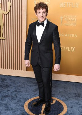 Giorgio Armani smokin giyen Ethan Slater, 23 Şubat 2025 'te ABD' nin Kaliforniya eyaletinin Los Angeles kentinde düzenlenen Shrine Konser Salonu ve Fuar Salonu 'nda düzenlenen 31..