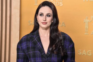 Dior kemeri, ayakkabısı ve çantası olan bir Dior Cruise ceketi ve etek giyen Harriet Cains, 23 Şubat 2025 'te ABD' nin Los Angeles, Kaliforniya, ABD 'deki Shrine Auditorium ve Expo Hall' da düzenlenen 31..