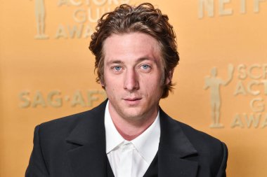 Tiffany ve Ortaklık Mücevherleri ile Louis Vuitton 'u giyen Jeremy Allen White, 23 Şubat 2025' te Los Angeles, Kaliforniya, ABD 'de düzenlenen Shrine Konser Salonu ve Fuar Salonu' nda düzenlenen 31.