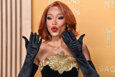 Klasik Chanel elbise ve debriyaj, Armani ayakkabılar ve Parlak Dünya küpeleri giyen Keke Palmer, 23 Şubat 2025 'te Los Angeles, Kaliforniya, ABD' deki Shrine Auditorium ve Expo Hall 'da düzenlenen 31.