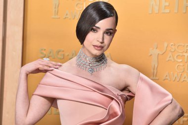 Sofya Carson, Elie Saab elbisesi, Jimmy Choo ayakkabıları ve Chopard mücevherleri, 23 Şubat 2025 'te ABD' nin Kaliforniya eyaletinin Los Angeles kentinde düzenlenen Shrine Oditoryum ve Fuar Salonu 'nda düzenlenen 31..
