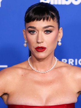 Katy Perry, Mavi Köken 'in Yeni Shepard roketiyle sadece kadınlardan oluşan mavi bir uçakla uzaya gidecek. Inglewood, LOS ANGELES, CALIFORNIA, ABD - 06 Mart: Amerikalı şarkıcı, söz yazarı ve TV kişisi Katy Perry        