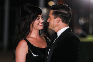 Louis Vuitton elbisesi giyen şarkıcı Katy Perry ve nişanlısı / aktörü Orlando Bloom, 25 Eylül 2021 'de ABD' nin Kaliforniya eyaletinin Los Angeles kentinde bulunan Akademi Film Müzesi 'nin açılış galasına geldi..