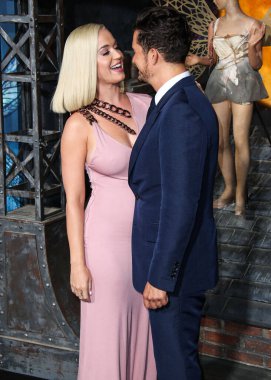 Katy Perry, Mavi Köken 'in Yeni Shepard roketiyle sadece kadınlardan oluşan mavi bir uçakla uzaya gidecek. HOLYWOOD, LOS ANGELES, CALIFORNIA, ABD - 21 AĞUSTOS: Amerikalı şarkıcı, söz yazarı ve TV oyuncusu Katy Perry ve aktör Orlando Bloom 