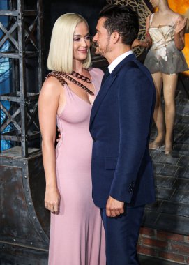 Katy Perry, Mavi Köken 'in Yeni Shepard roketiyle sadece kadınlardan oluşan mavi bir uçakla uzaya gidecek. HOLYWOOD, LOS ANGELES, CALIFORNIA, ABD - 21 AĞUSTOS: Amerikalı şarkıcı, söz yazarı ve TV oyuncusu Katy Perry ve aktör Orlando Bloom 