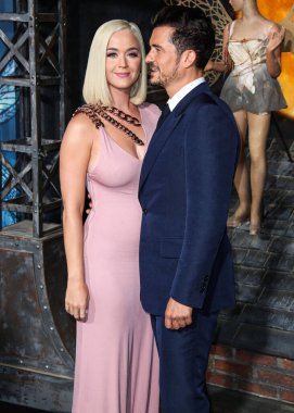 Katy Perry, Mavi Köken 'in Yeni Shepard roketiyle sadece kadınlardan oluşan mavi bir uçakla uzaya gidecek. HOLYWOOD, LOS ANGELES, CALIFORNIA, ABD - 21 AĞUSTOS: Amerikalı şarkıcı, söz yazarı ve TV oyuncusu Katy Perry ve aktör Orlando Bloom 