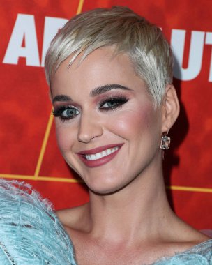 (Katy Perry, Mavi Köken 'in Yeni Shepard roketi ile sadece kadınlardan oluşan Mavi Köken uçuşu ile uzaya gidecek. BEVERLY HILLS, LOS ANGELES, CALIFORNIA, ABD - 18 Ekim: Amerikalı şarkıcı, söz yazarı ve TV kişisi Katy Perry