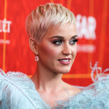(Katy Perry, Mavi Köken 'in Yeni Shepard roketi ile sadece kadınlardan oluşan Mavi Köken uçuşu ile uzaya gidecek. BEVERLY HILLS, LOS ANGELES, CALIFORNIA, ABD - 18 Ekim: Amerikalı şarkıcı, söz yazarı ve TV kişisi Katy Perry
