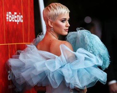 (Katy Perry, Mavi Köken 'in Yeni Shepard roketi ile sadece kadınlardan oluşan Mavi Köken uçuşu ile uzaya gidecek. BEVERLY HILLS, LOS ANGELES, CALIFORNIA, ABD - 18 Ekim: Amerikalı şarkıcı, söz yazarı ve TV kişisi Katy Perry