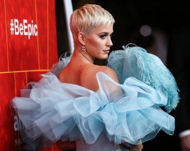 (Katy Perry, Mavi Köken 'in Yeni Shepard roketi ile sadece kadınlardan oluşan Mavi Köken uçuşu ile uzaya gidecek. BEVERLY HILLS, LOS ANGELES, CALIFORNIA, ABD - 18 Ekim: Amerikalı şarkıcı, söz yazarı ve TV kişisi Katy Perry