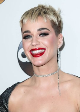 (Katy Perry, Mavi Köken 'in Yeni Shepard roketi ile sadece kadınlardan oluşan Mavi Köken uçuşu ile uzaya gidecek. BEVERLY HILLS, LOS ANGELES, CALIFORNIA, ABD - 18 Ekim: Amerikalı şarkıcı, söz yazarı ve TV kişisi Katy Perry