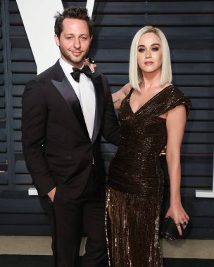 Katy Perry, Mavi Köken 'in Yeni Shepard roketiyle sadece kadınlardan oluşan mavi bir uçakla uzaya gidecek. BEVERLY HILLS, LOS ANGELES, CALIFORNIA, ABD - 26 Şubat: Derek Blasberg ve Amerikalı şarkıcı, söz yazarı ve TV kişisi Katy Perry 