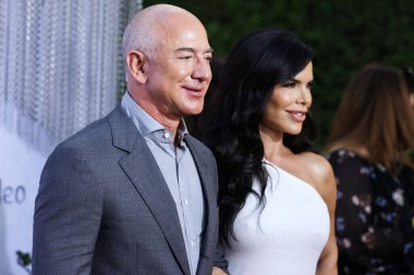 Lauren Sanchez, nişanlısı Jeff Bezoss Blue Origin Yeni Shepard roketi kadın uçuşuyla uzaya gidecek. CULVER CITY, LOS ANGELES, CALIFORNIA, ABD - 15 AĞUSTOS: Amerikalı girişimci ve kurucu, Amazon.com 'un yönetici başkanı Jeff Bezos       