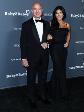 Lauren Sanchez, nişanlısı Jeff Bezoss Blue Origin Yeni Shepard roketi kadın uçuşuyla uzaya gidecek. BATI HOLYWOOD, LOS ANGELES, CALIFORNIA, ABD - 13 Kasım: Amerikalı girişimci / kurucu ve Amazon.com 'un yönetim kurulu başkanı 
