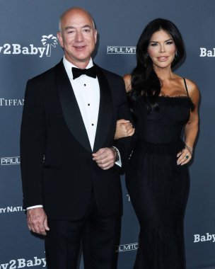 Lauren Sanchez, nişanlısı Jeff Bezoss Blue Origin Yeni Shepard roketi kadın uçuşuyla uzaya gidecek. BATI HOLYWOOD, LOS ANGELES, CALIFORNIA, ABD - 13 Kasım: Amerikalı girişimci / kurucu ve Amazon.com 'un yönetim kurulu başkanı 