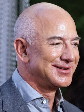 Katy Perry, Jeff Bezos 'un Mavi Köken' inin Yeni Shepard roketiyle sadece kadınların olduğu bir uçuşta uzaya gidecek. CULVER CITY, LOS ANGELES, CALIFORNIA, ABD - 15 AĞUSTOS: Amerikalı girişimci ve kurucu, yürütme başkanı ve eski başkan ve CEO 