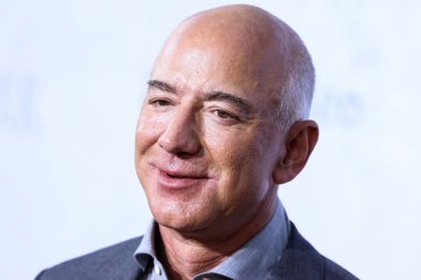 Katy Perry, Jeff Bezos 'un Mavi Köken' inin Yeni Shepard roketiyle sadece kadınların olduğu bir uçuşta uzaya gidecek. CULVER CITY, LOS ANGELES, CALIFORNIA, ABD - 15 AĞUSTOS: Amerikalı girişimci ve kurucu, yürütme başkanı ve eski başkan ve CEO 