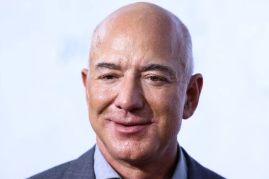 Katy Perry, Jeff Bezos 'un Mavi Köken' inin Yeni Shepard roketiyle sadece kadınların olduğu bir uçuşta uzaya gidecek. CULVER CITY, LOS ANGELES, CALIFORNIA, ABD - 15 AĞUSTOS: Amerikalı girişimci ve kurucu, yürütme başkanı ve eski başkan ve CEO 