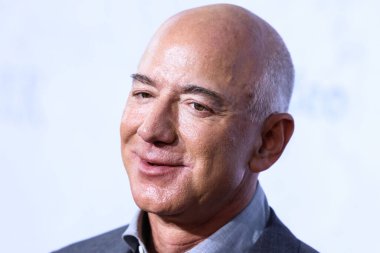 Katy Perry, Jeff Bezos 'un Mavi Köken' inin Yeni Shepard roketiyle sadece kadınların olduğu bir uçuşta uzaya gidecek. CULVER CITY, LOS ANGELES, CALIFORNIA, ABD - 15 AĞUSTOS: Amerikalı girişimci ve kurucu, yürütme başkanı ve eski başkan ve CEO 