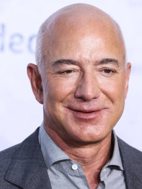Katy Perry, Jeff Bezos 'un Mavi Köken' inin Yeni Shepard roketiyle sadece kadınların olduğu bir uçuşta uzaya gidecek. CULVER CITY, LOS ANGELES, CALIFORNIA, ABD - 15 AĞUSTOS: Amerikalı girişimci ve kurucu, yürütme başkanı ve eski başkan ve CEO 