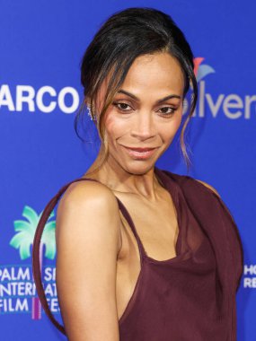 Zoe Saldana, 2 Mart 2025 Pazar günü 97. Yıllık Akademi Ödülleri 'nde Emilia Perez için En İyi Yardımcı Kadın Oyuncu dalında Oscar kazandı. PALM SPRINGS, RIVERSIDE COUNTY, CALIFORNIA, ABD - 3 Ocak: Amerikalı aktris Zoe Saldana        