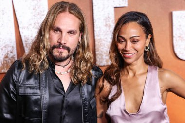 Zoe Saldana, 2 Mart 2025 Pazar günü 97. Yıllık Akademi Ödülleri 'nde En İyi Yardımcı Kadın Oyuncu dalında Oscar kazandı. HOLYWOOD, LOS ANGELES, CALIFORNIA, ABD - 23 Ekim: Marco Perego-Saldana ve Zoe Saldana 