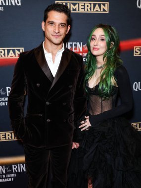 Tyler Posey ve eşi Phem (Olivia Marsico), 6 Mart 2025 'te Los Angeles, Kaliforniya, ABD' deki Los Angeles 'ta gerçekleştirilen Intrinsic Value Films' in ve Sümer 'in Queen of the Ring' in galasına geldiler..