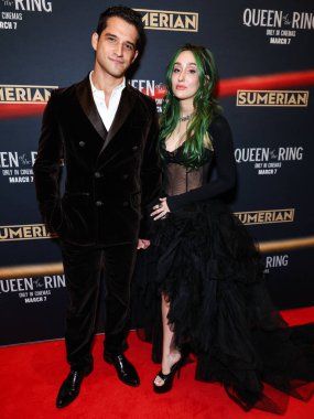 Tyler Posey ve eşi Phem (Olivia Marsico), 6 Mart 2025 'te Los Angeles, Kaliforniya, ABD' deki Los Angeles 'ta gerçekleştirilen Intrinsic Value Films' in ve Sümer 'in Queen of the Ring' in galasına geldiler..