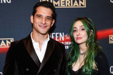Tyler Posey ve eşi Phem (Olivia Marsico), 6 Mart 2025 'te Los Angeles, Kaliforniya, ABD' deki Los Angeles 'ta gerçekleştirilen Intrinsic Value Films' in ve Sümer 'in Queen of the Ring' in galasına geldiler..