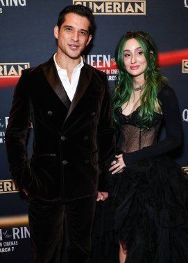 Tyler Posey ve eşi Phem (Olivia Marsico), 6 Mart 2025 'te Los Angeles, Kaliforniya, ABD' deki Los Angeles 'ta gerçekleştirilen Intrinsic Value Films' in ve Sümer 'in Queen of the Ring' in galasına geldiler..