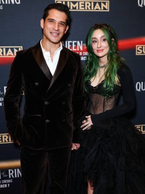 Tyler Posey ve eşi Phem (Olivia Marsico), 6 Mart 2025 'te Los Angeles, Kaliforniya, ABD' deki Los Angeles 'ta gerçekleştirilen Intrinsic Value Films' in ve Sümer 'in Queen of the Ring' in galasına geldiler..