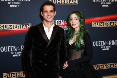 Tyler Posey ve eşi Phem (Olivia Marsico), 6 Mart 2025 'te Los Angeles, Kaliforniya, ABD' deki Los Angeles 'ta gerçekleştirilen Intrinsic Value Films' in ve Sümer 'in Queen of the Ring' in galasına geldiler..