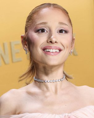 Özel Loewe ve Jared Atılier mücevherleri giyen Ariana Grande Butera, 23 Şubat 2025 'te Los Angeles, Kaliforniya, ABD' deki Shrine Oditoryum ve Fuar Salonu 'nda düzenlenen 31..            