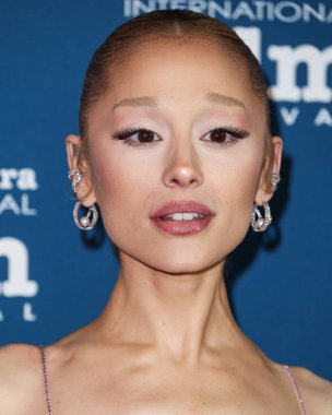 Ariana Grande Butera, Arlington Tiyatrosu 'nda düzenlenen 40. Santa Barbara Uluslararası Film Festivali sırasında 9 Şubat 2025' te ABD 'nin Kaliforniya eyaletinin Santa Barbara kentinde Virtuosos Ödülüne layık görüldü..