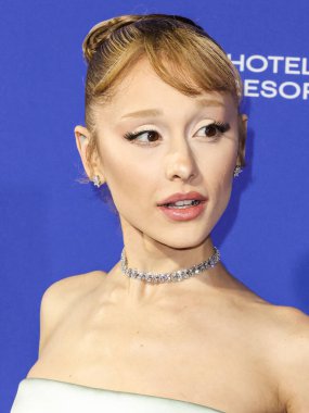 Ariana Grande, Palm Springs Uluslararası Film Festivali 'nin 36. Geleneksel Film Ödülleri' ne 3 Ocak 2025 'te Palm Springs Kongre Merkezi' nde ulaştı..