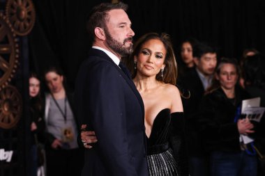 Jennifer Lopez ve Ben Affleck artık resmen bekarlar. Eski çift 6 Ocak 2025 'te boşanma anlaşmasını yapmış olsa da 20 Şubat 2025' te hakimin onayını aldılar..