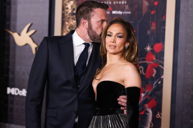 Jennifer Lopez ve Ben Affleck artık resmen bekarlar. Eski çift 6 Ocak 2025 'te boşanma anlaşmasını yapmış olsa da 20 Şubat 2025' te hakimin onayını aldılar..