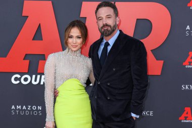 Jennifer Lopez ve Ben Affleck artık resmen bekarlar. Eski çift 6 Ocak 2025 'te boşanma anlaşmasını yapmış olsa da 20 Şubat 2025' te hakimin onayını aldılar..