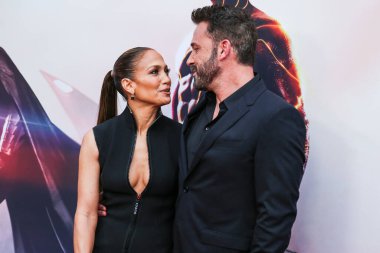 Jennifer Lopez ve Ben Affleck artık resmen bekarlar. Eski çift 6 Ocak 2025 'te boşanma anlaşmasını yapmış olsa da 20 Şubat 2025' te hakimin onayını aldılar..