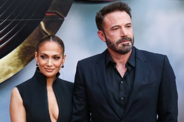 Jennifer Lopez ve Ben Affleck artık resmen bekarlar. Eski çift 6 Ocak 2025 'te boşanma anlaşmasını yapmış olsa da 20 Şubat 2025' te hakimin onayını aldılar..