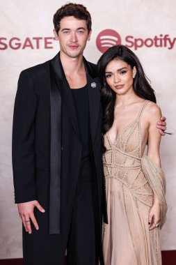 (Disney, Rachel Zegler ve Gal Gadot tartışmalarının ortasında Pamuk Prenses 'in Hollywood galasını geri çekiyor. HOLYWOOD, LOS ANGELES, CALIFORNIA, ABD - 13 Kasım: İngiliz aktör Tom Blyth ve Amerikalı oyuncu ve şarkıcı Rachel Zegler