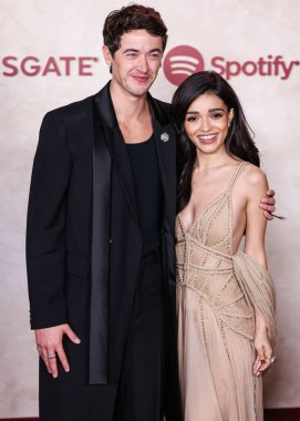 (Disney, Rachel Zegler ve Gal Gadot tartışmalarının ortasında Pamuk Prenses 'in Hollywood galasını geri çekiyor. HOLYWOOD, LOS ANGELES, CALIFORNIA, ABD - 13 Kasım: İngiliz aktör Tom Blyth ve Amerikalı oyuncu ve şarkıcı Rachel Zegler