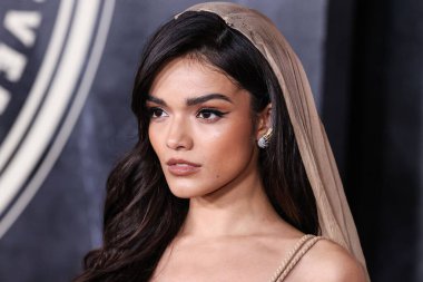 Disney, Rachel Zegler ve Gal Gadot tartışmalarının ortasında Pamuk Prenses 'in Hollywood galasını geride bıraktı. HOLYWOOD, LOS ANGELES, CALIFORNIA, ABD - 13 Kasım: Amerikalı aktris ve şarkıcı Rachel Zegler Elie Saab Couture elbisesi giyiyor          
