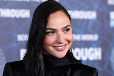 Disney, Rachel Zegler ve Gal Gadot tartışmalarının ortasında Pamuk Prenses 'in Hollywood galasını geride bıraktı. LOS ANGELES, CALIFORNIA, ABD - 15 Nisan: İsrailli aktris ve model Gal Gadot Tiffany & Co..          