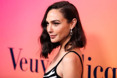 Disney, Rachel Zegler ve Gal Gadot tartışmalarının ortasında Pamuk Prenses 'in Hollywood galasını geride bıraktı. BEVERLY HILLS, LOS ANGELES, CALIFORNIA, ABD - 25 Ekim: İsrailli aktris ve model Gal Gadot Michael Kors Koleksiyonu Giyiyor      