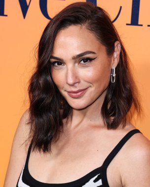 Disney, Rachel Zegler ve Gal Gadot tartışmalarının ortasında Pamuk Prenses 'in Hollywood galasını geride bıraktı. BEVERLY HILLS, LOS ANGELES, CALIFORNIA, ABD - 25 Ekim: İsrailli aktris ve model Gal Gadot Michael Kors Koleksiyonu Giyiyor      